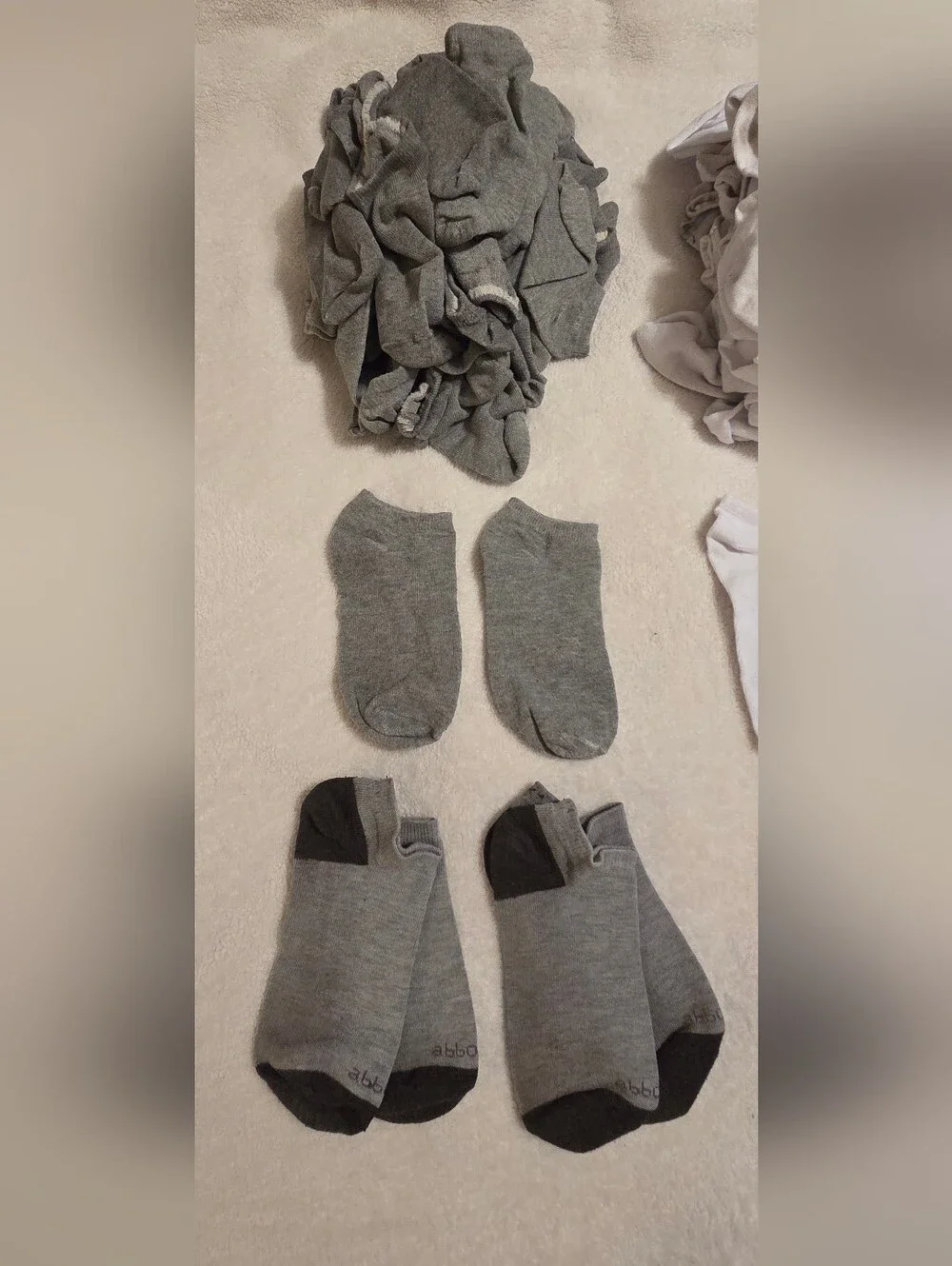98 Pairs of Women's No-Show Socks (Size 5-9)